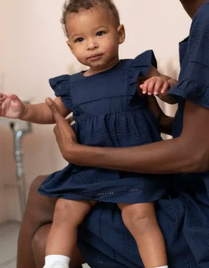 Hot Mama & Mini Marineblauwe Geborduurde Katoenen Babyjurk Vrouw Jurken