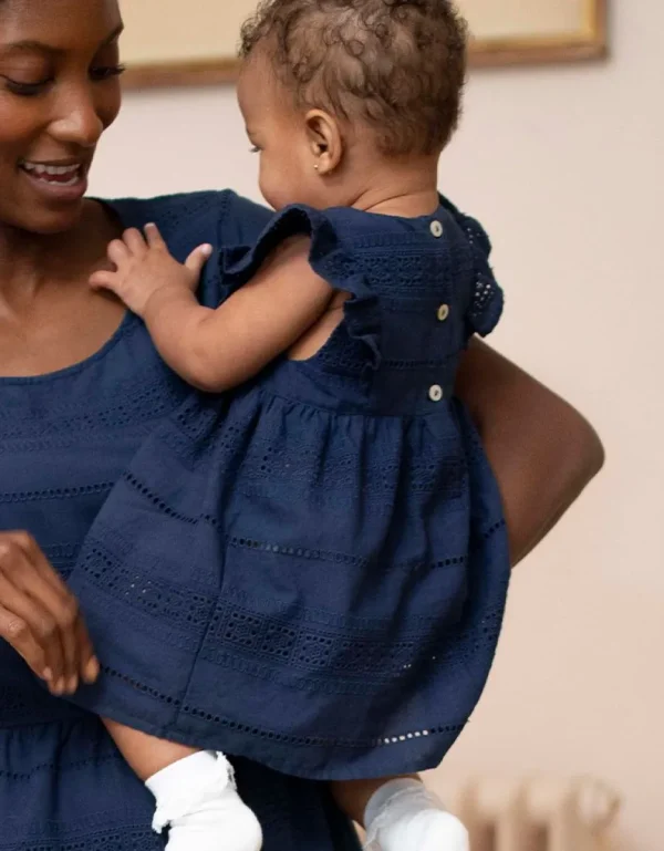 Hot Mama & Mini Marineblauwe Geborduurde Katoenen Babyjurk Vrouw Jurken