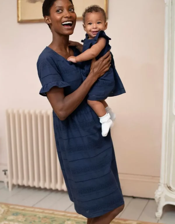 Hot Mama & Mini Marineblauwe Geborduurde Katoenen Babyjurk Vrouw Jurken