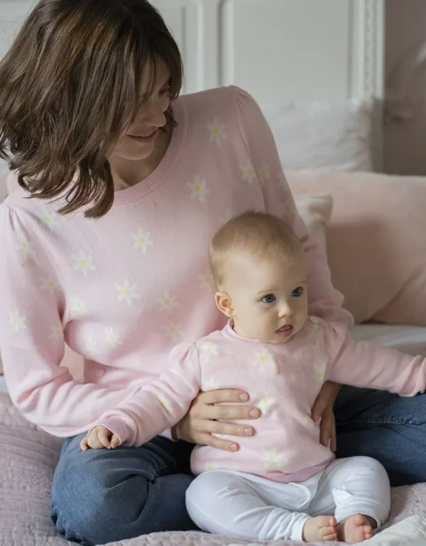 Fashion Mama & Mini-Set Van Bijpassende Roze Gebreide Truien Met Madeliefjesbloem Vrouw Topjes