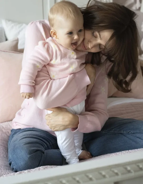 Fashion Mama & Mini-Set Van Bijpassende Roze Gebreide Truien Met Madeliefjesbloem Vrouw Topjes